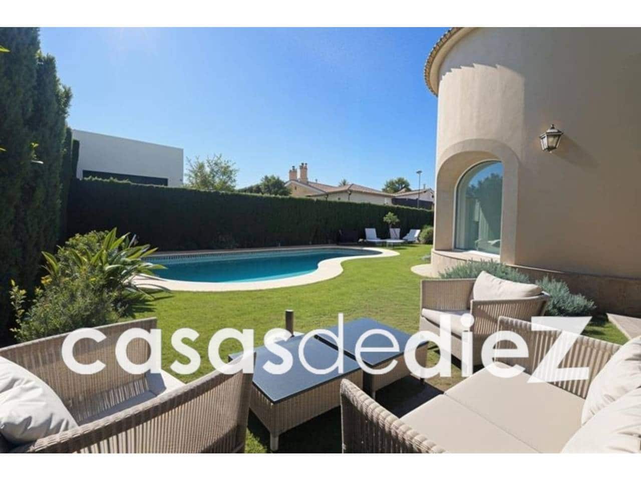 3 bedroom Villa for sale in Oliva Nova with pool garage - € 595,000 (Ref: 9425857)