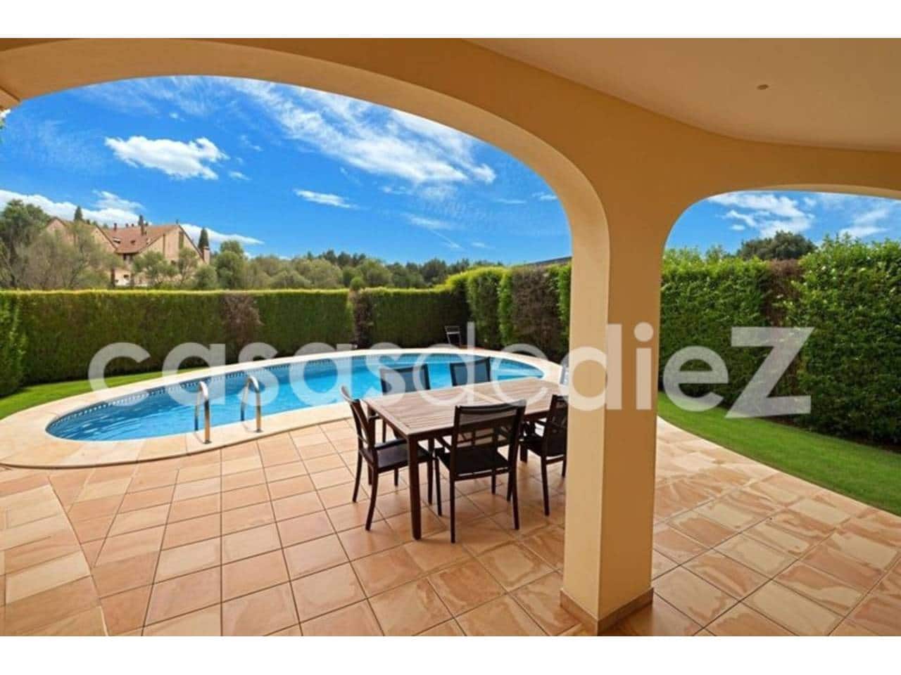 3 bedroom Villa for sale in Oliva Nova with pool garage - € 549,900 (Ref: 9425868)