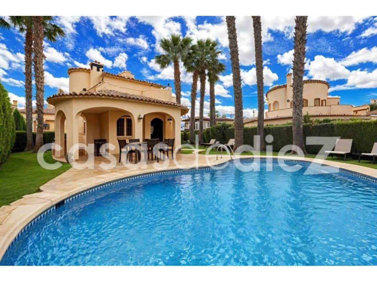 3 bedroom Villa for sale in Oliva Nova with pool garage - € 549,900 (Ref: 9425868)