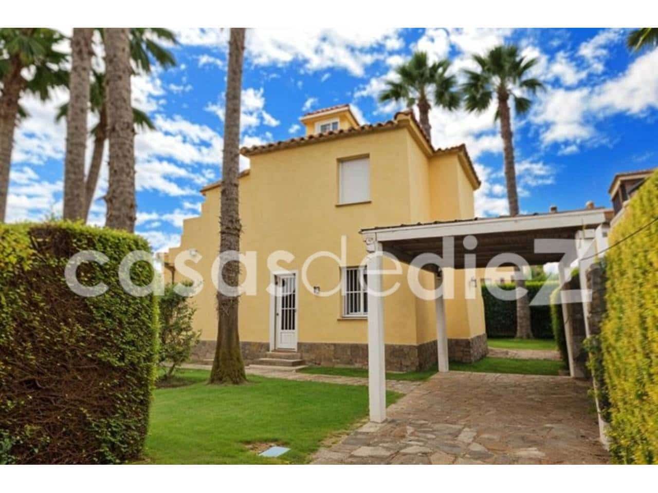 3 bedroom Villa for sale in Oliva Nova with pool garage - € 549,900 (Ref: 9425868)