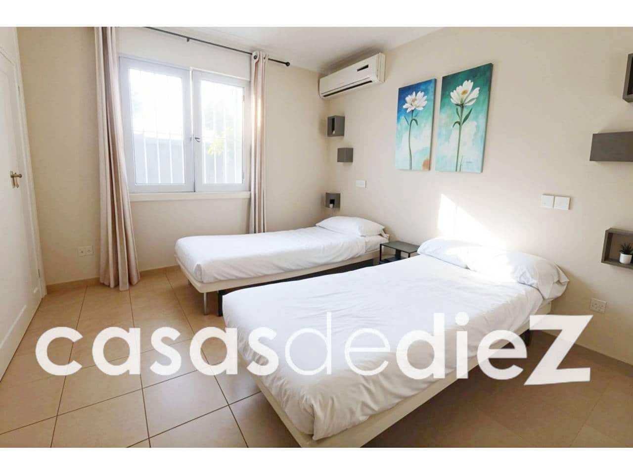 3 bedroom Villa for sale in Oliva Nova with pool garage - € 485,000 (Ref: 9425869)