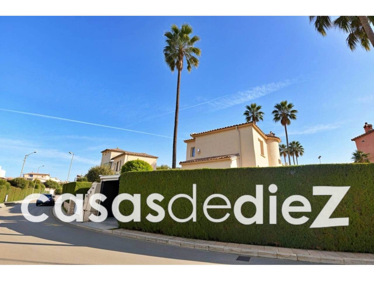 3 bedroom Villa for sale in Oliva Nova with pool garage - € 485,000 (Ref: 9425869)