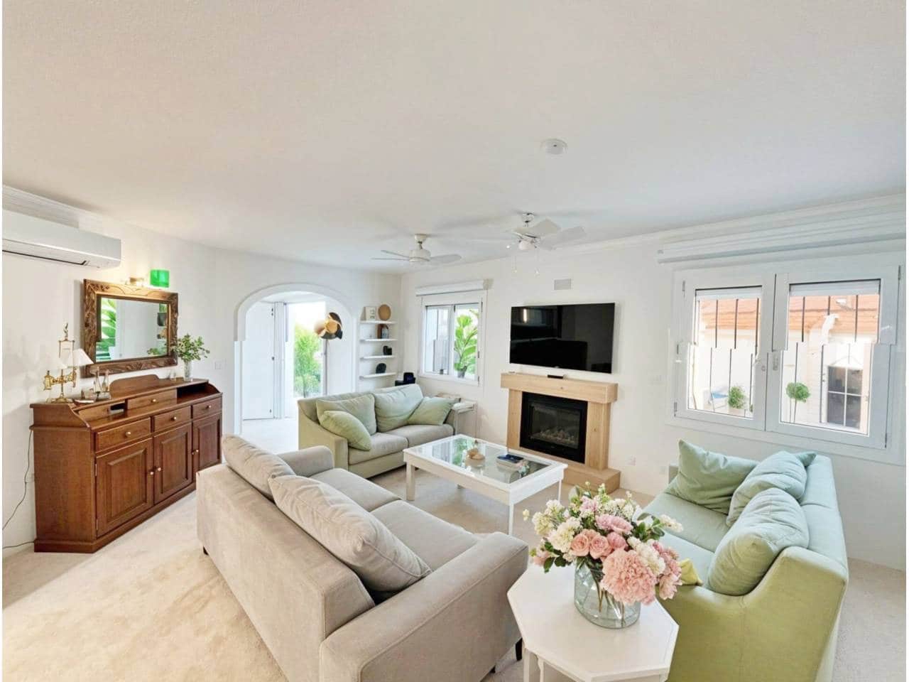 4 bedroom Villa for sale in Oliva Nova with pool garage - € 868,000 (Ref: 9425870)