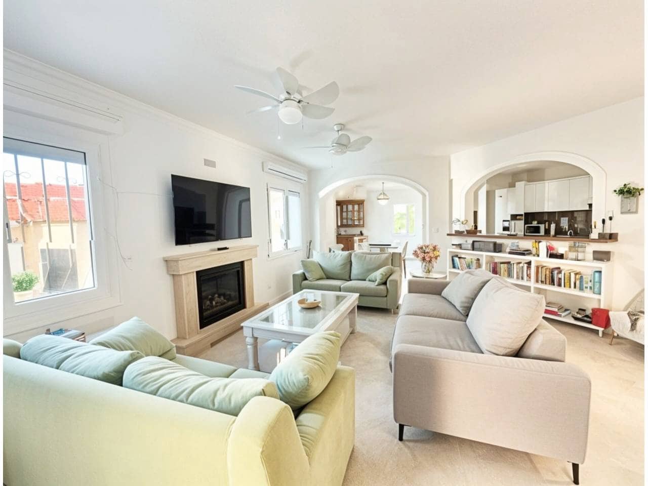 4 bedroom Villa for sale in Oliva Nova with pool garage - € 868,000 (Ref: 9425870)