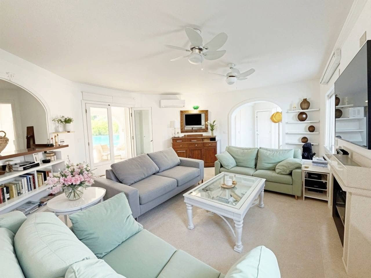 4 bedroom Villa for sale in Oliva Nova with pool garage - € 868,000 (Ref: 9425870)