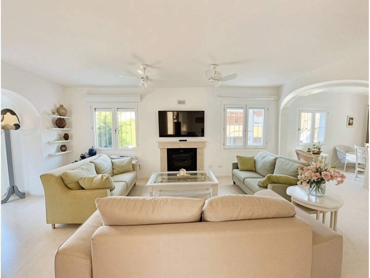 4 bedroom Villa for sale in Oliva Nova with pool garage - € 868,000 (Ref: 9425870)