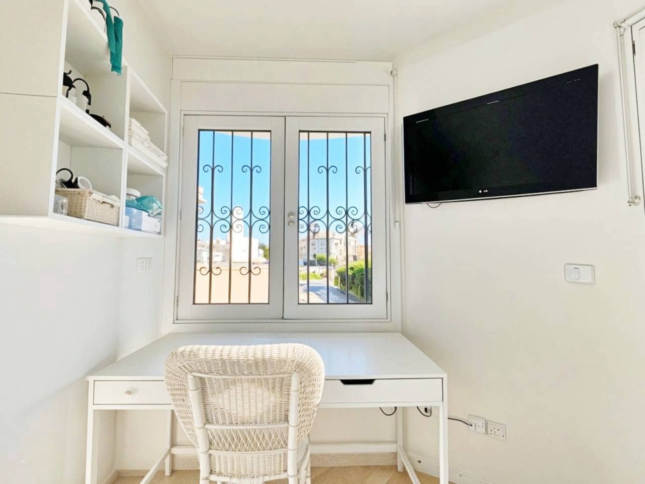 4 bedroom Villa for sale in Oliva Nova with pool garage - € 868,000 (Ref: 9425870)