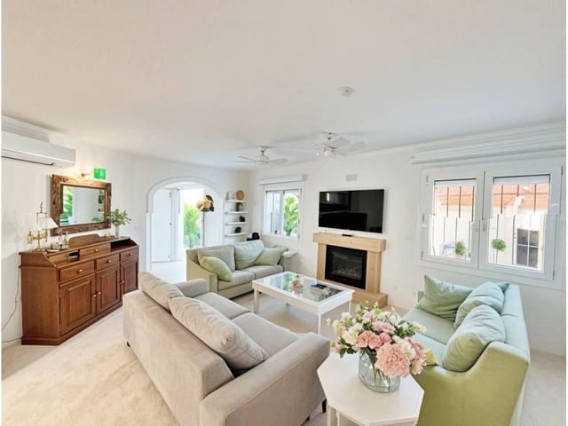 4 bedroom Villa for sale in Oliva Nova, Oliva with pool garage - € 868,000 (Ref: 9425870)