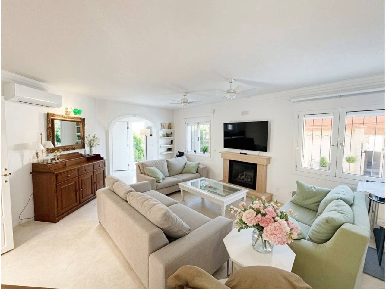 4 bedroom Villa for sale in Oliva Nova with pool garage - € 868,000 (Ref: 9425870)