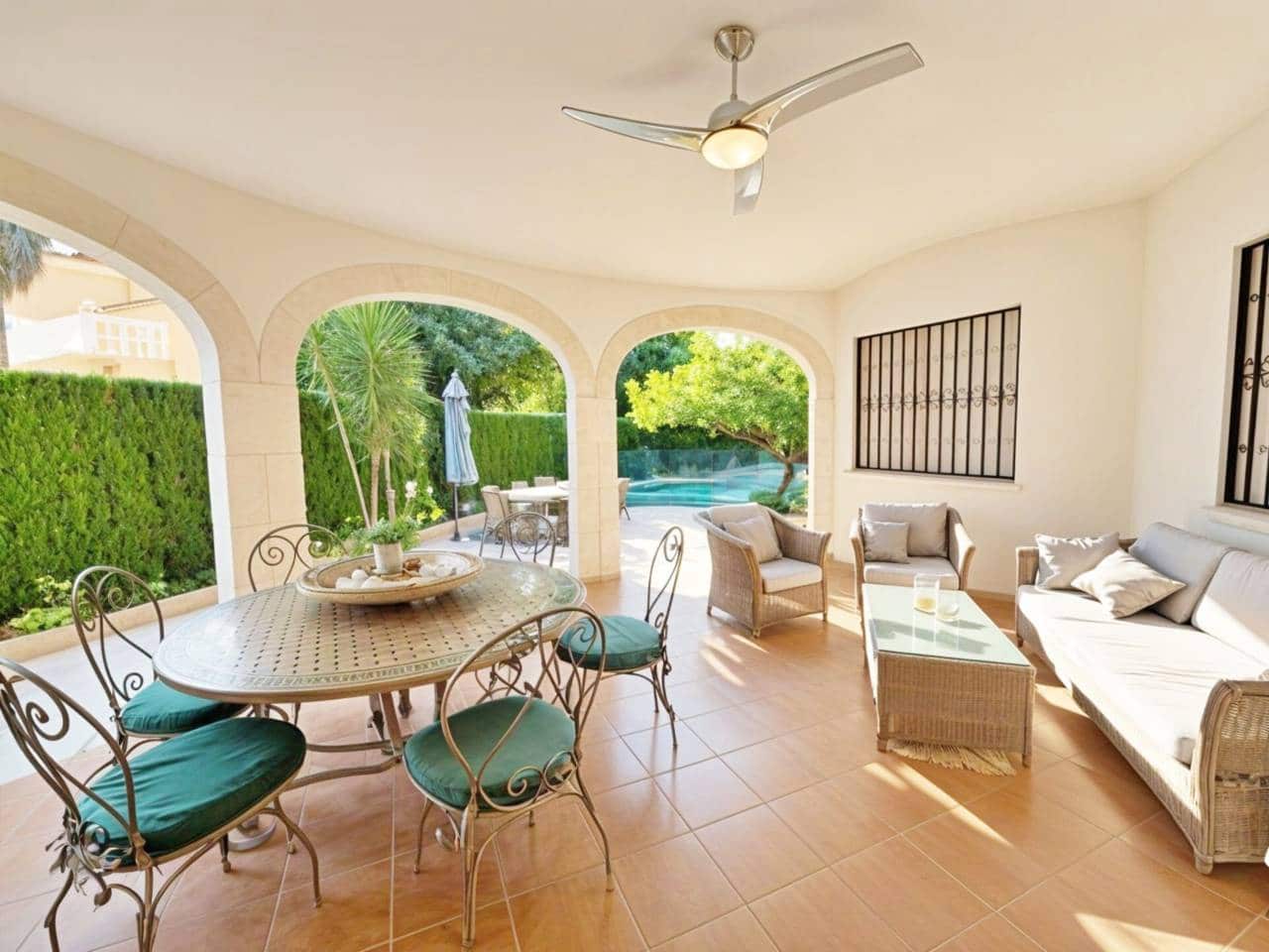 4 bedroom Villa for sale in Oliva Nova with pool garage - € 868,000 (Ref: 9425870)