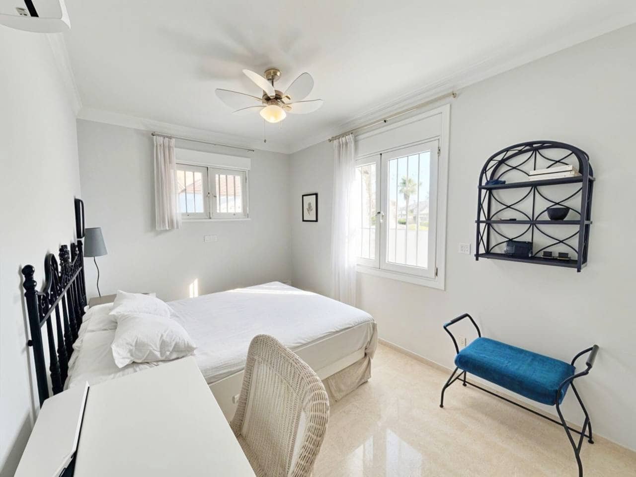 4 bedroom Villa for sale in Oliva Nova with pool garage - € 868,000 (Ref: 9425870)