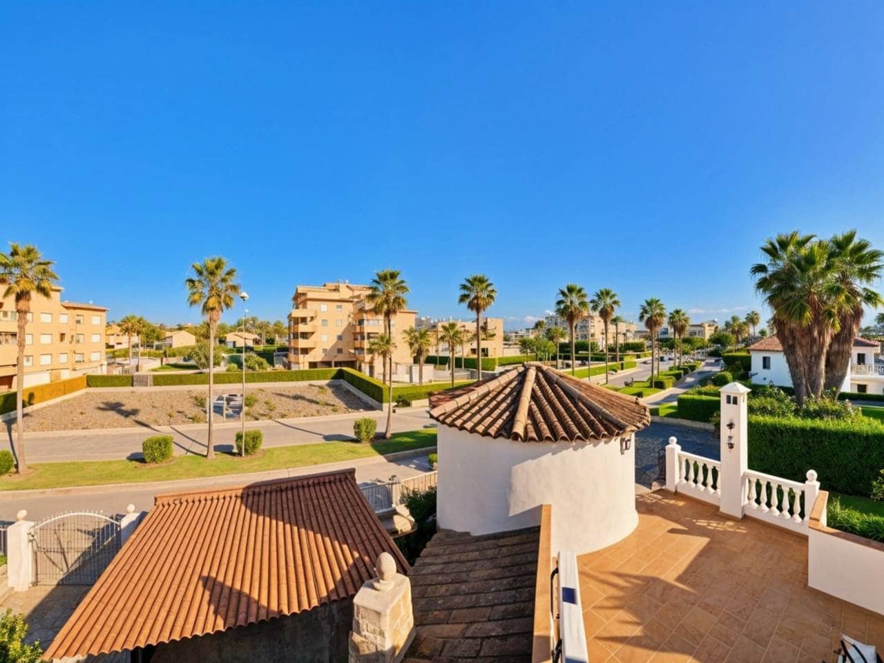 4 bedroom Villa for sale in Oliva Nova with pool garage - € 868,000 (Ref: 9425870)