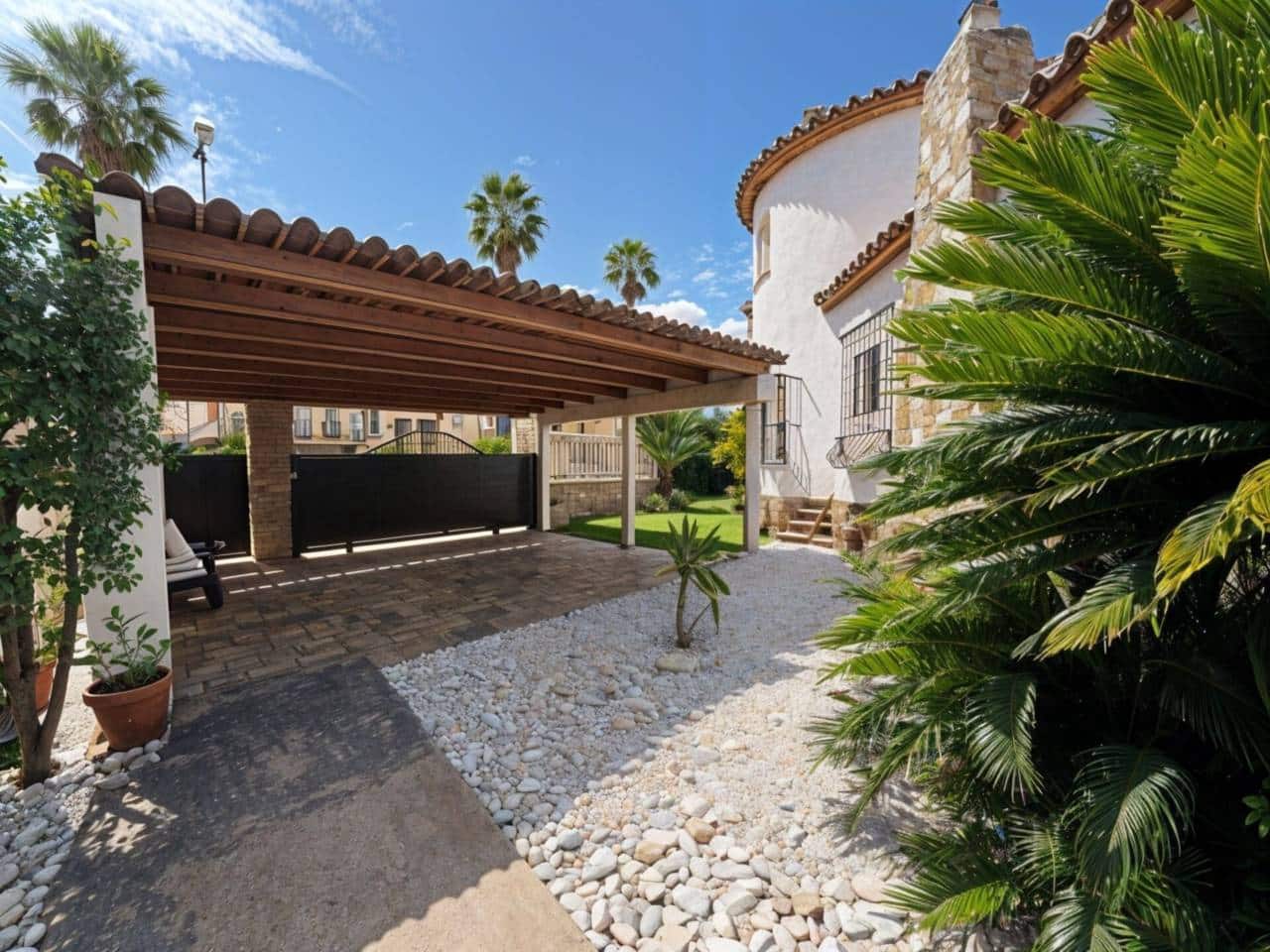 4 bedroom Villa for sale in Oliva Nova with pool garage - € 868,000 (Ref: 9425870)