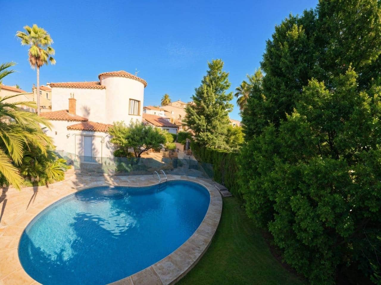 4 bedroom Villa for sale in Oliva Nova with pool garage - € 868,000 (Ref: 9425870)