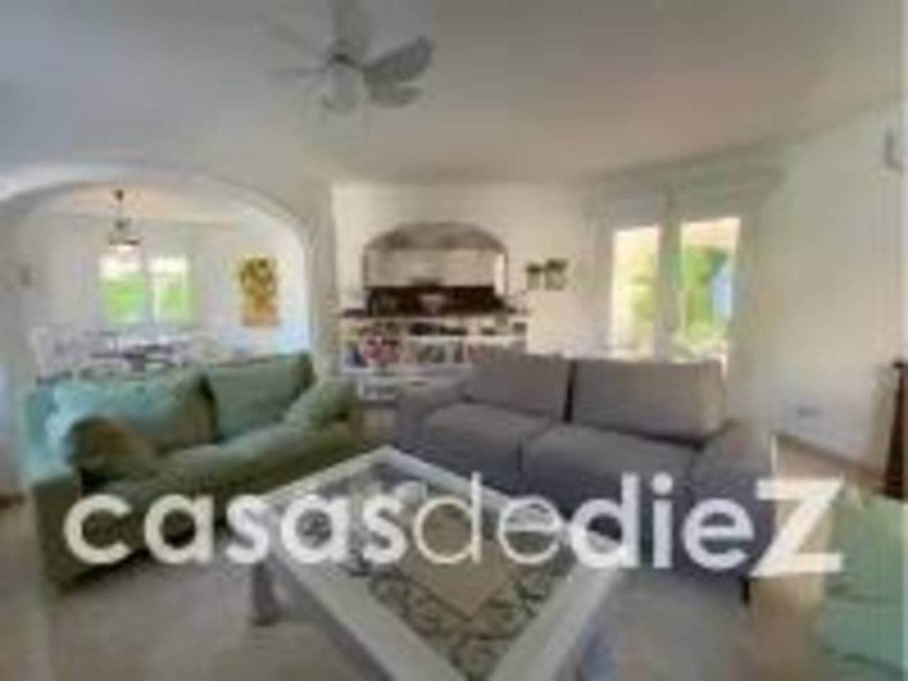 4 bedroom Villa for sale in Oliva Nova with pool garage - € 868,000 (Ref: 9425870)