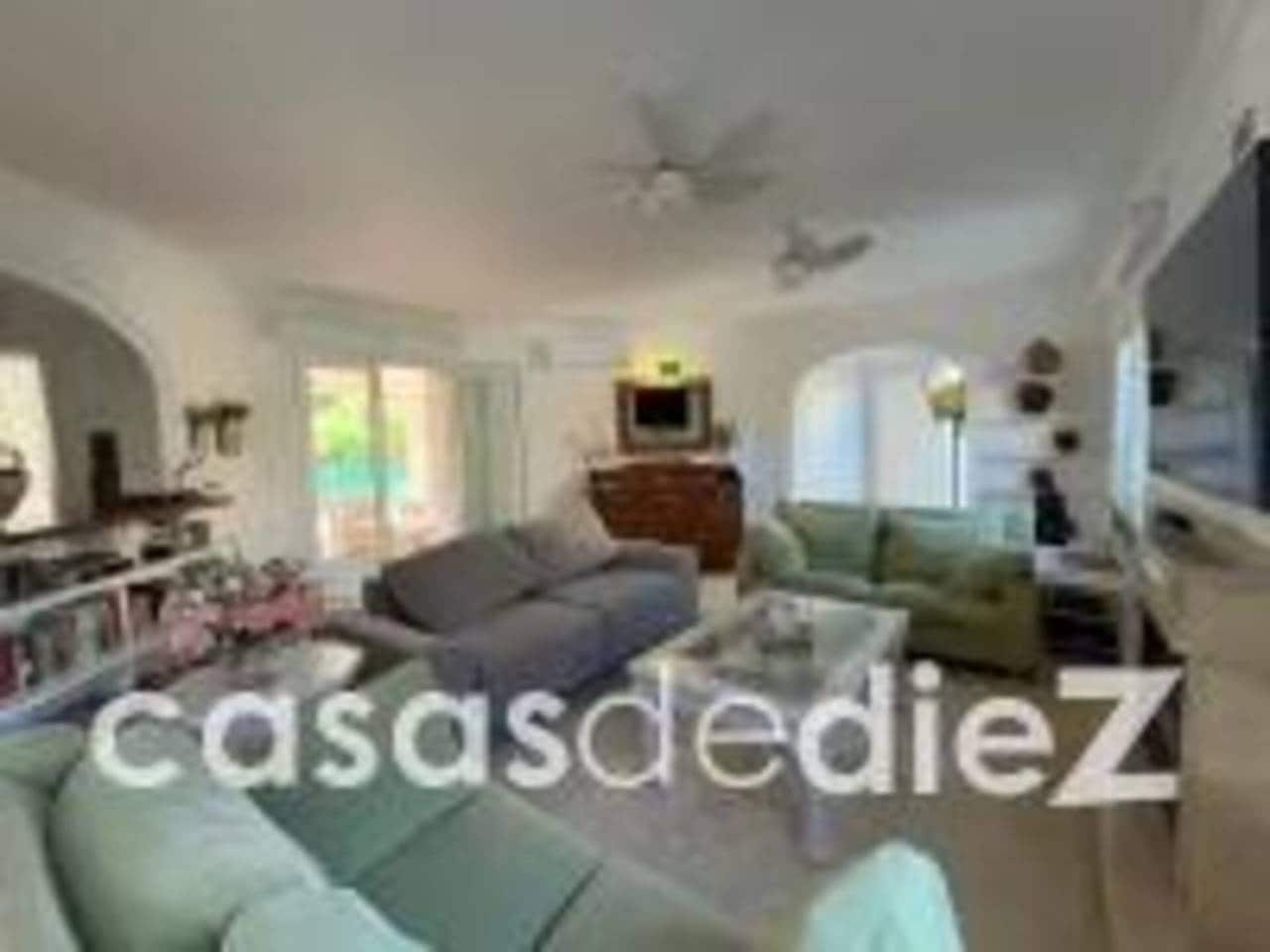 4 bedroom Villa for sale in Oliva Nova with pool garage - € 868,000 (Ref: 9425870)