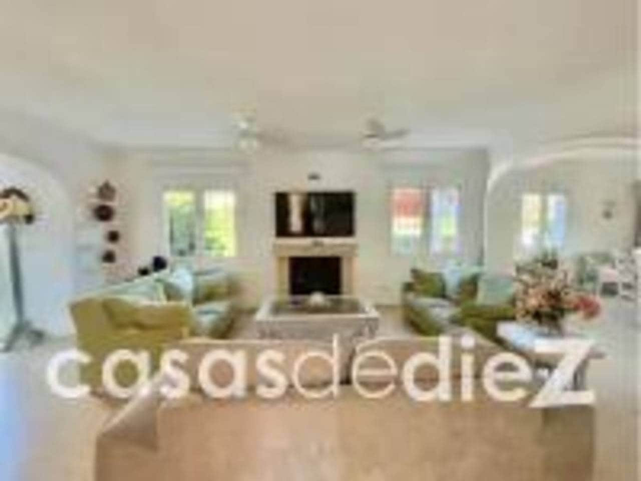 4 bedroom Villa for sale in Oliva Nova with pool garage - € 868,000 (Ref: 9425870)