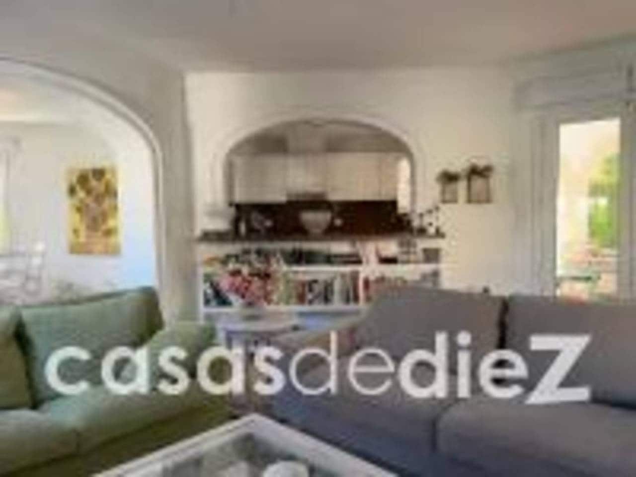 4 bedroom Villa for sale in Oliva Nova with pool garage - € 868,000 (Ref: 9425870)