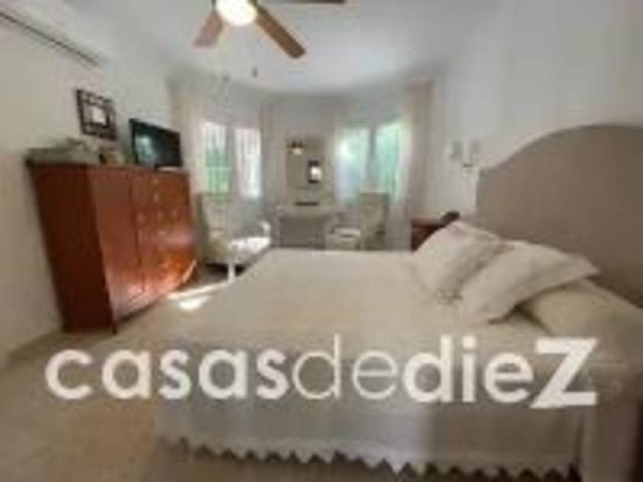 4 bedroom Villa for sale in Oliva Nova with pool garage - € 868,000 (Ref: 9425870)