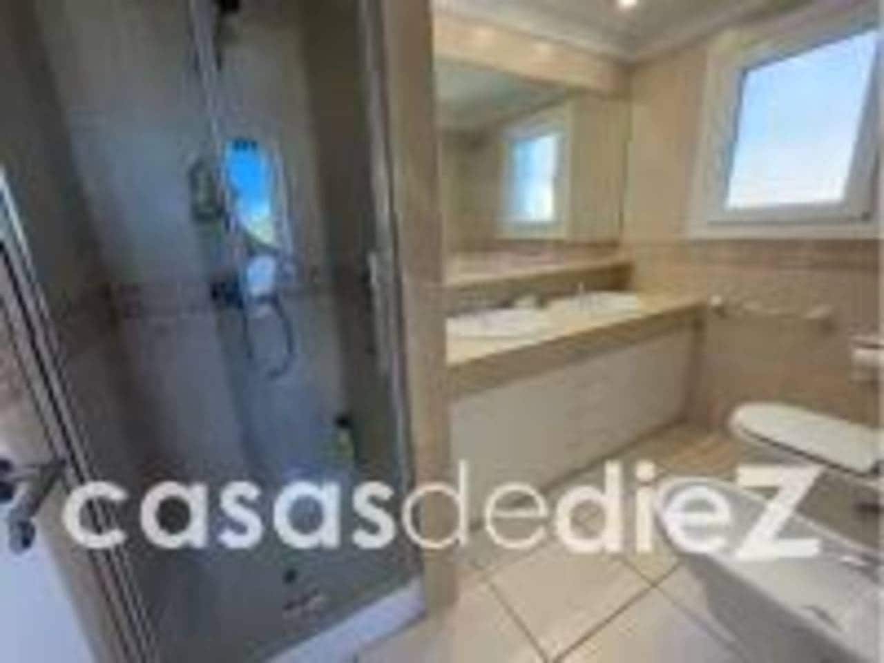 4 bedroom Villa for sale in Oliva Nova with pool garage - € 868,000 (Ref: 9425870)