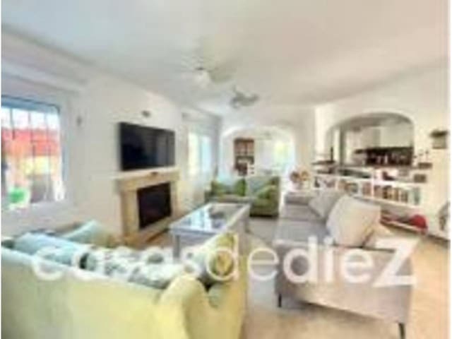 4 sypialnia Willa na sprzedaż w Oliva Nova, Oliva z basenem garażem - 868 000 € (Ref: 9425870)