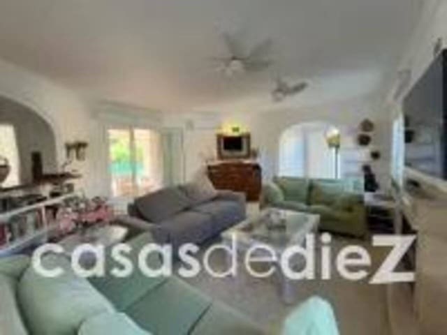 4 sypialnia Willa na sprzedaż w Oliva Nova, Oliva z basenem garażem - 868 000 € (Ref: 9425870)