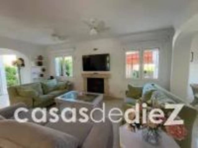 4 sypialnia Willa na sprzedaż w Oliva Nova, Oliva z basenem garażem - 868 000 € (Ref: 9425870)