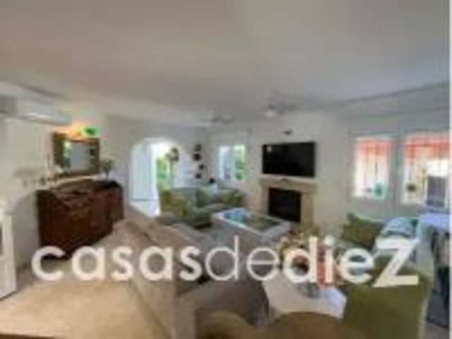 4 sypialnia Willa na sprzedaż w Oliva Nova, Oliva z basenem garażem - 868 000 € (Ref: 9425870)