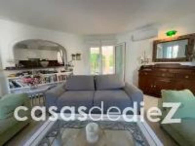 4 sypialnia Willa na sprzedaż w Oliva Nova, Oliva z basenem garażem - 868 000 € (Ref: 9425870)