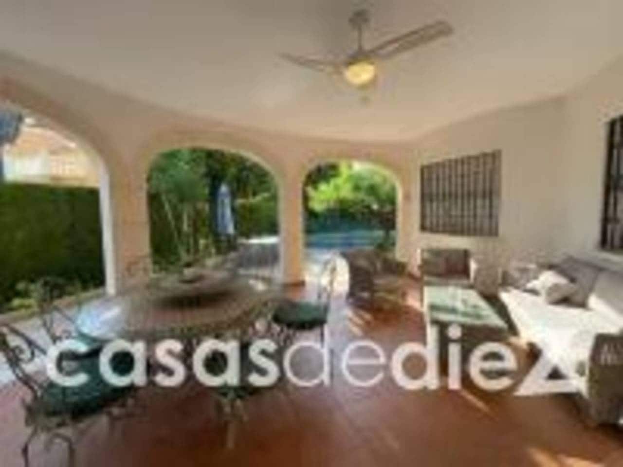 4 bedroom Villa for sale in Oliva Nova with pool garage - € 868,000 (Ref: 9425870)