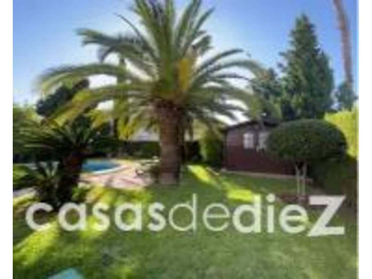 4 bedroom Villa for sale in Oliva Nova with pool garage - € 868,000 (Ref: 9425870)