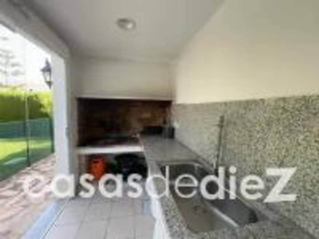 4 bedroom Villa for sale in Oliva Nova with pool garage - € 868,000 (Ref: 9425870)