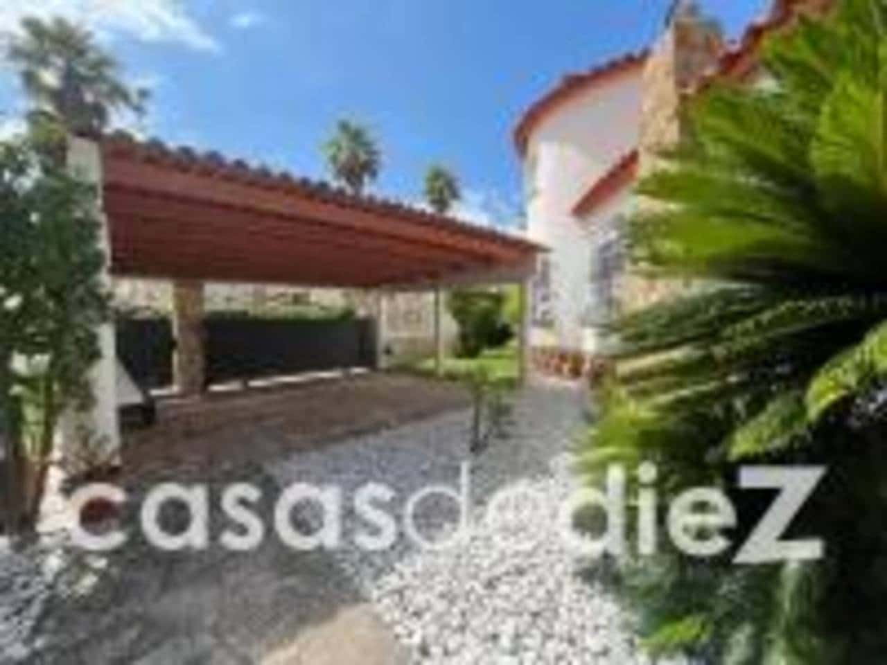 4 bedroom Villa for sale in Oliva Nova with pool garage - € 868,000 (Ref: 9425870)