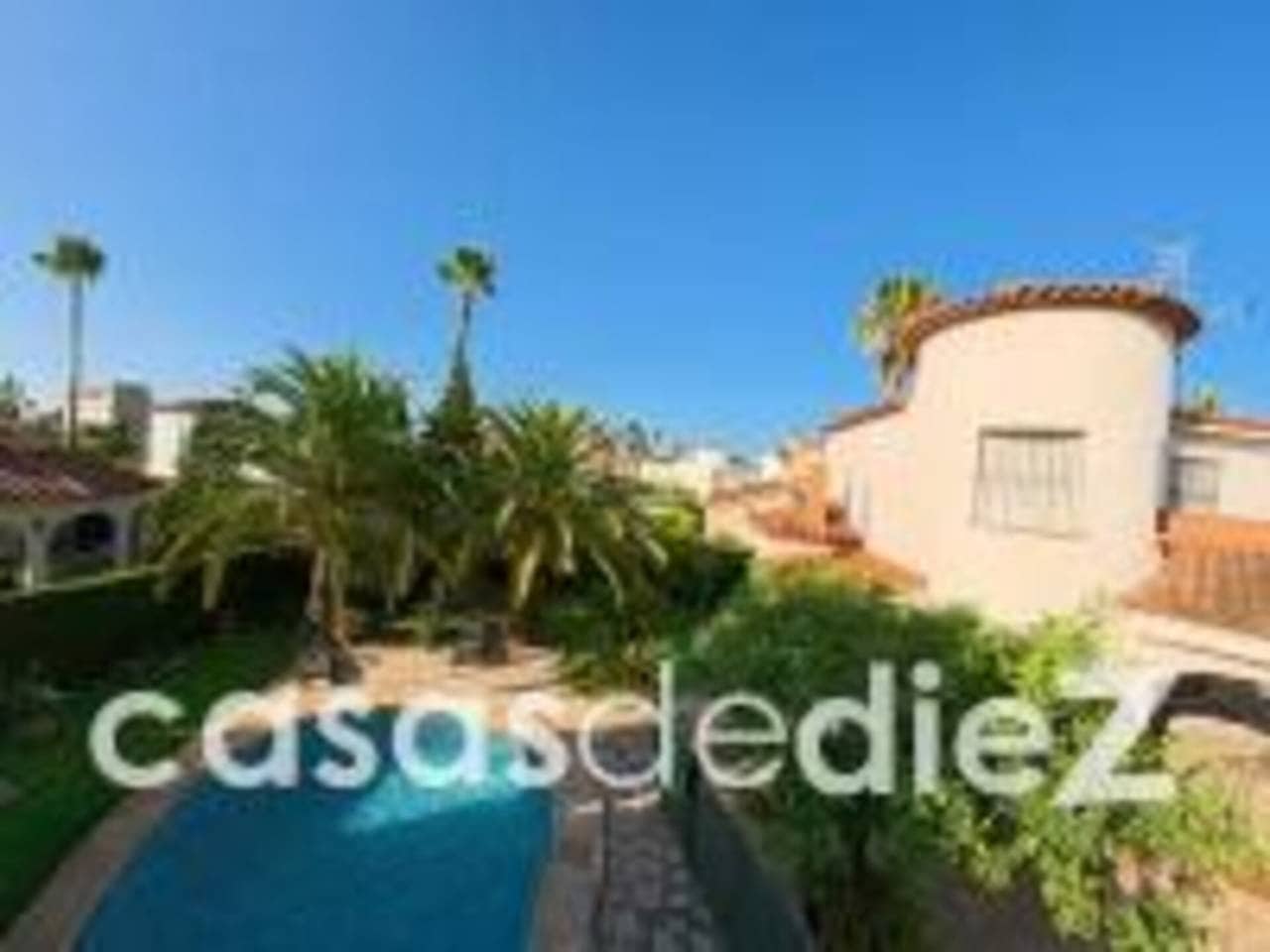 4 bedroom Villa for sale in Oliva Nova with pool garage - € 868,000 (Ref: 9425870)