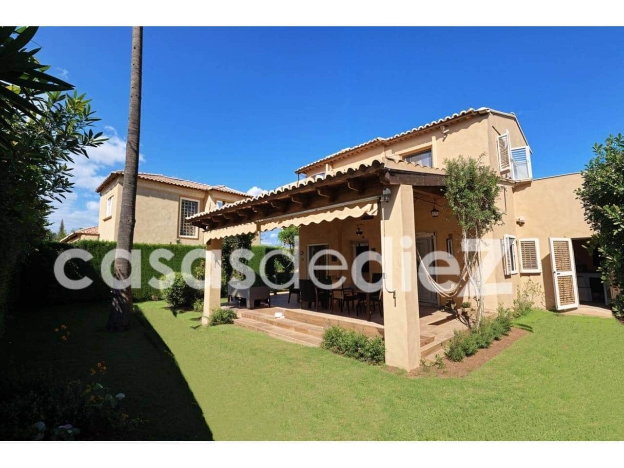 4 bedroom Villa for sale in Oliva Nova with pool garage - € 825,000 (Ref: 9425871)