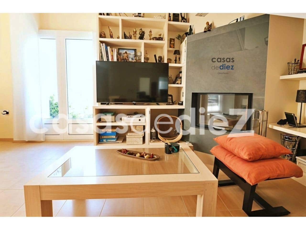 4 bedroom Villa for sale in Oliva Nova with pool garage - € 825,000 (Ref: 9425871)