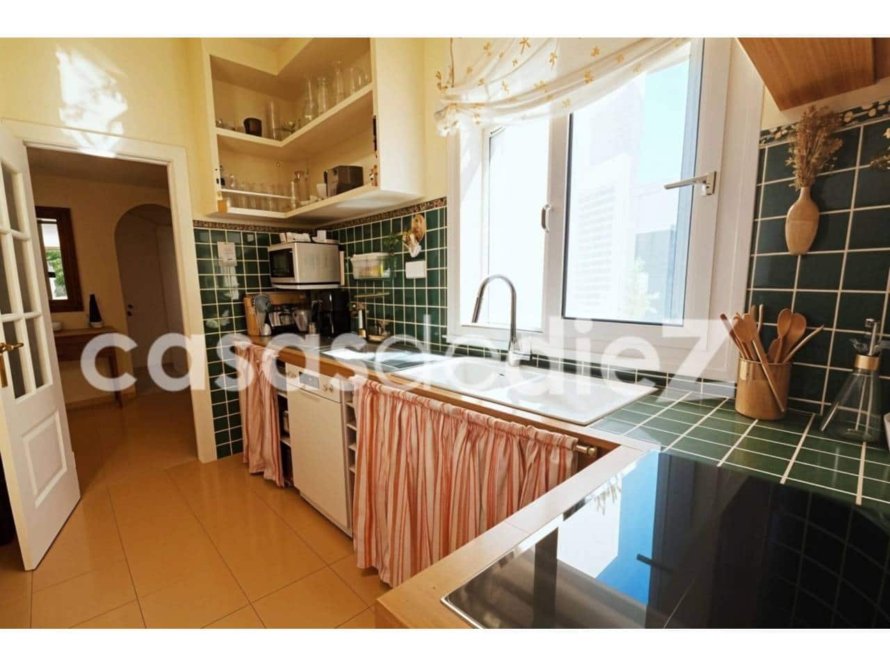 4 bedroom Villa for sale in Oliva Nova with pool garage - € 825,000 (Ref: 9425871)