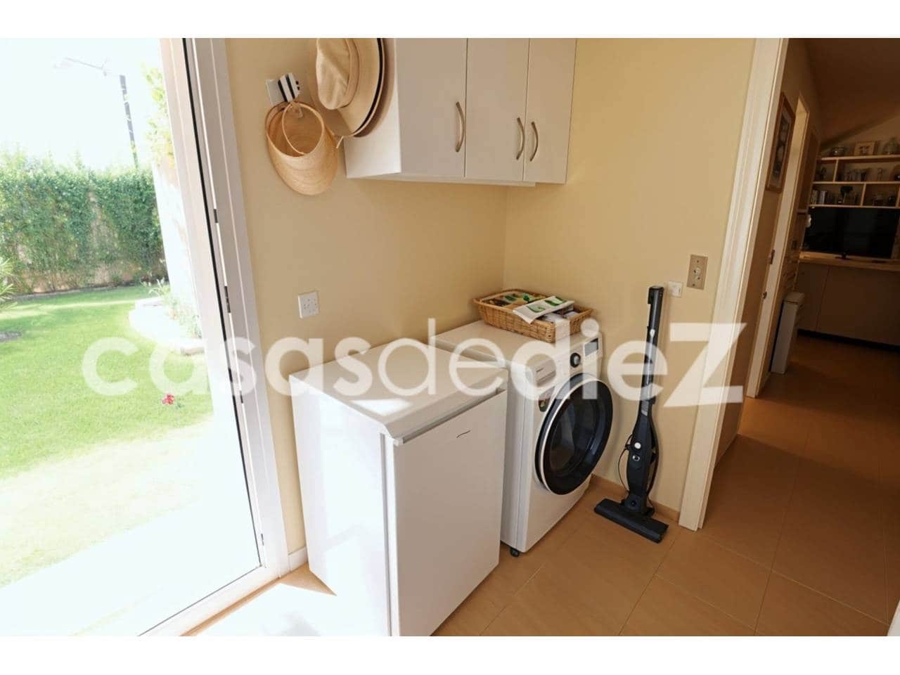 4 bedroom Villa for sale in Oliva Nova with pool garage - € 825,000 (Ref: 9425871)