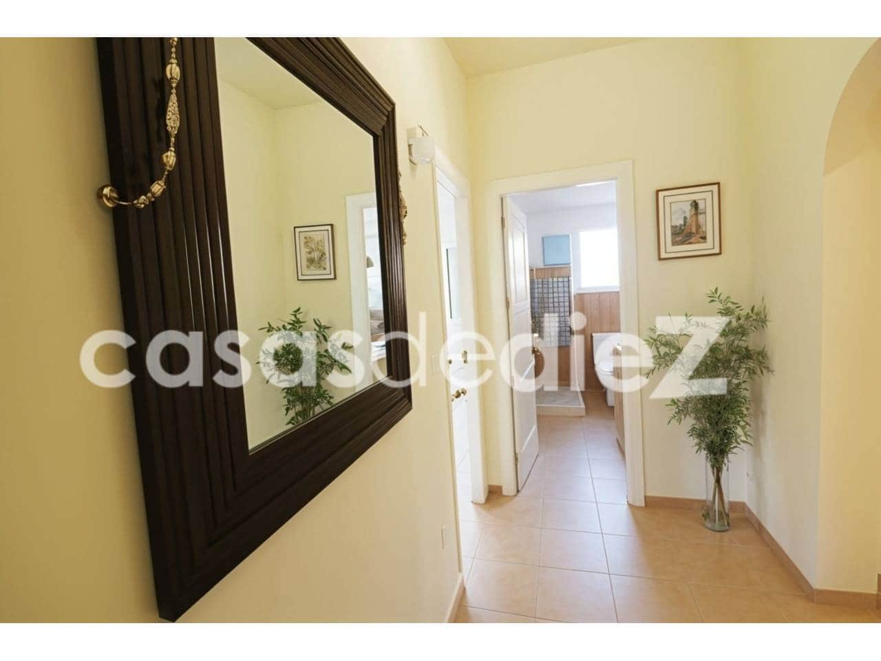 4 bedroom Villa for sale in Oliva Nova with pool garage - € 825,000 (Ref: 9425871)