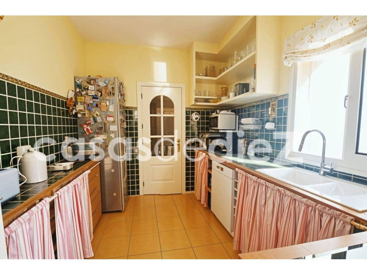 4 bedroom Villa for sale in Oliva Nova with pool garage - € 825,000 (Ref: 9425871)