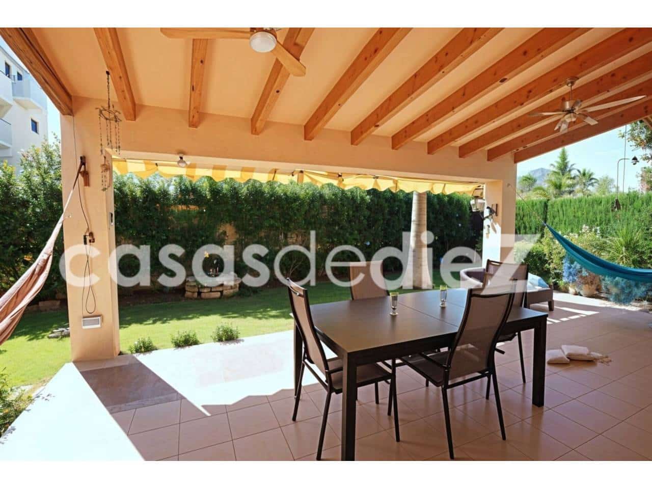4 bedroom Villa for sale in Oliva Nova with pool garage - € 825,000 (Ref: 9425871)