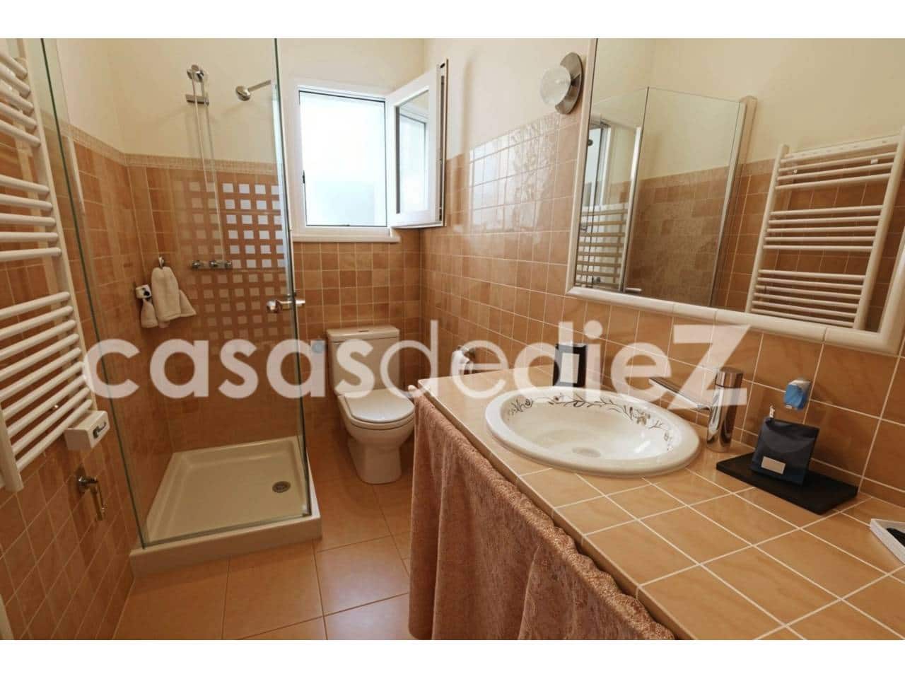 4 bedroom Villa for sale in Oliva Nova with pool garage - € 825,000 (Ref: 9425871)