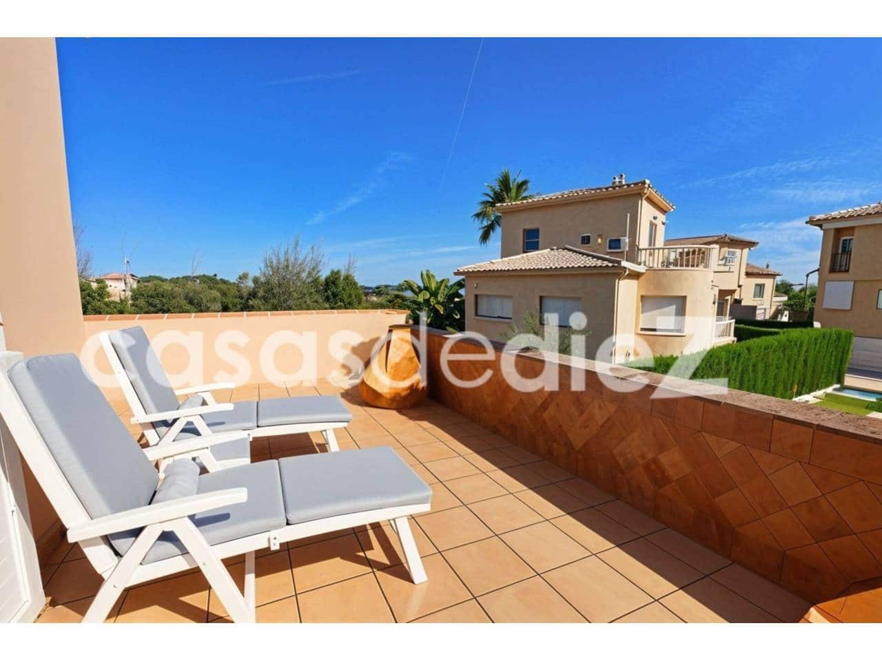 4 bedroom Villa for sale in Oliva Nova with pool garage - € 825,000 (Ref: 9425871)