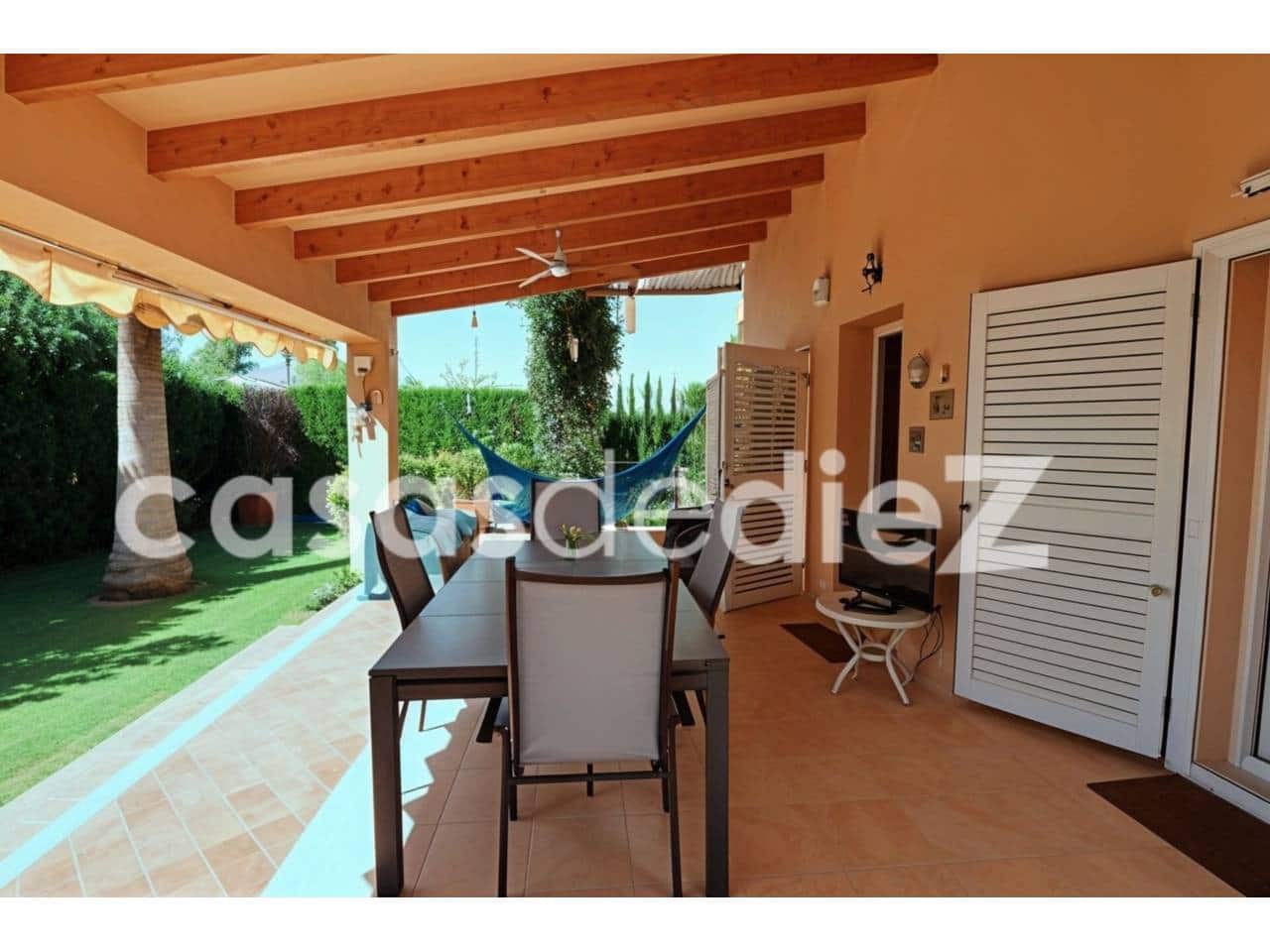 4 bedroom Villa for sale in Oliva Nova with pool garage - € 825,000 (Ref: 9425871)