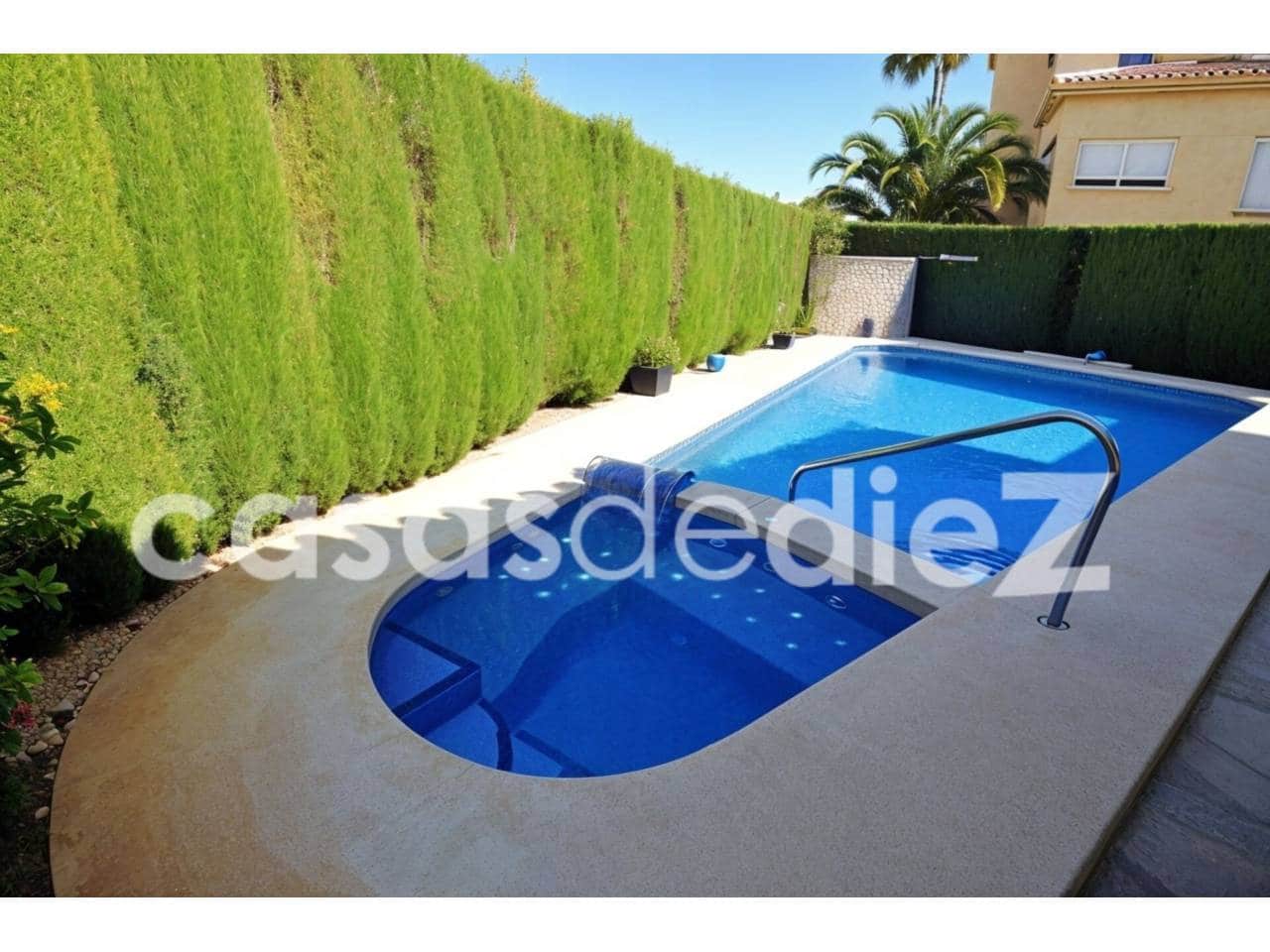 4 bedroom Villa for sale in Oliva Nova with pool garage - € 825,000 (Ref: 9425871)