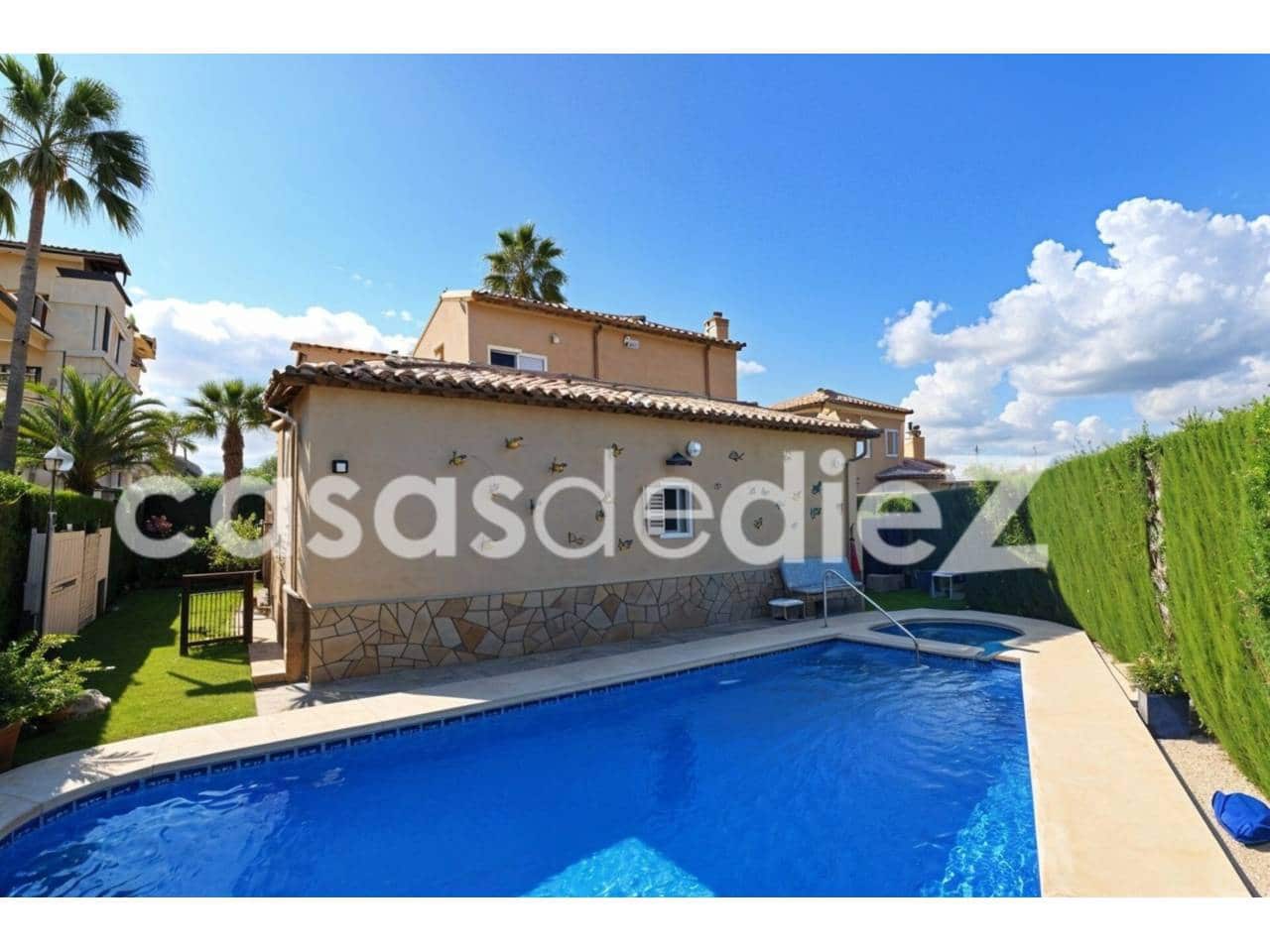4 bedroom Villa for sale in Oliva Nova with pool garage - € 825,000 (Ref: 9425871)
