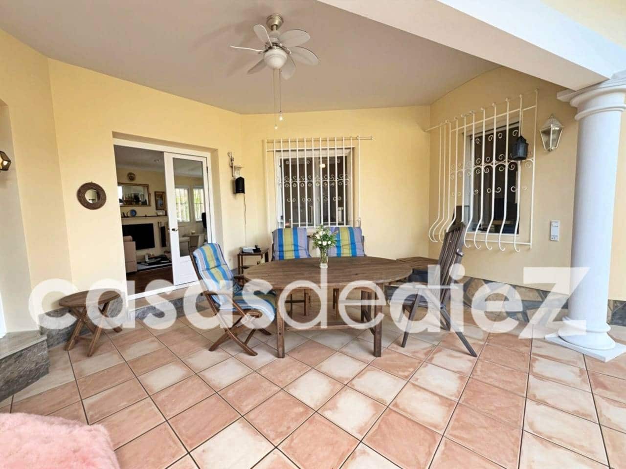 4 soverom Villa til salgs i Oliva Nova med svømmebasseng garasje - € 939 000 (Ref: 9425872)