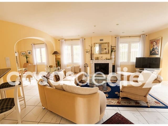 4 soverom Villa til salgs i Oliva Nova, Oliva med svømmebasseng garasje - € 939 000 (Ref: 9425872)