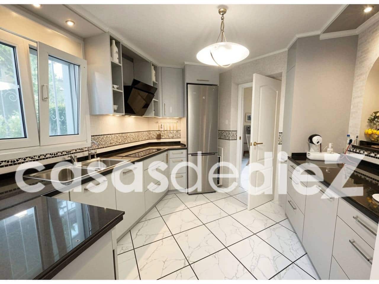 4 soverom Villa til salgs i Oliva Nova med svømmebasseng garasje - € 939 000 (Ref: 9425872)