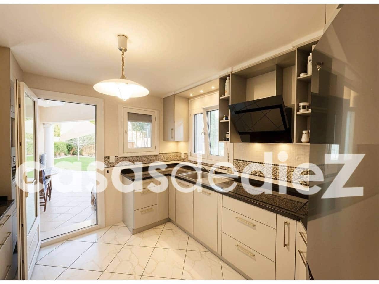 4 soverom Villa til salgs i Oliva Nova med svømmebasseng garasje - € 939 000 (Ref: 9425872)